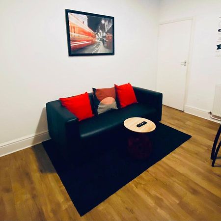 Spacious Four Bedroom Home 3 Bathrooms - Ковънтри Екстериор снимка