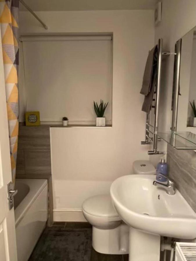 Spacious Four Bedroom Home 3 Bathrooms - Ковънтри Екстериор снимка