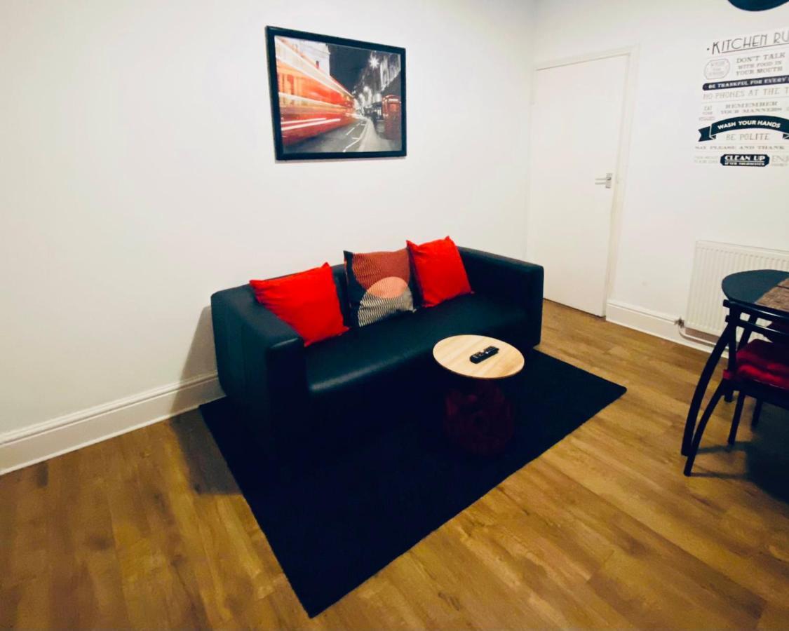 Spacious Four Bedroom Home 3 Bathrooms - Ковънтри Екстериор снимка