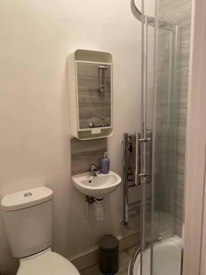 Spacious Four Bedroom Home 3 Bathrooms - Ковънтри Екстериор снимка
