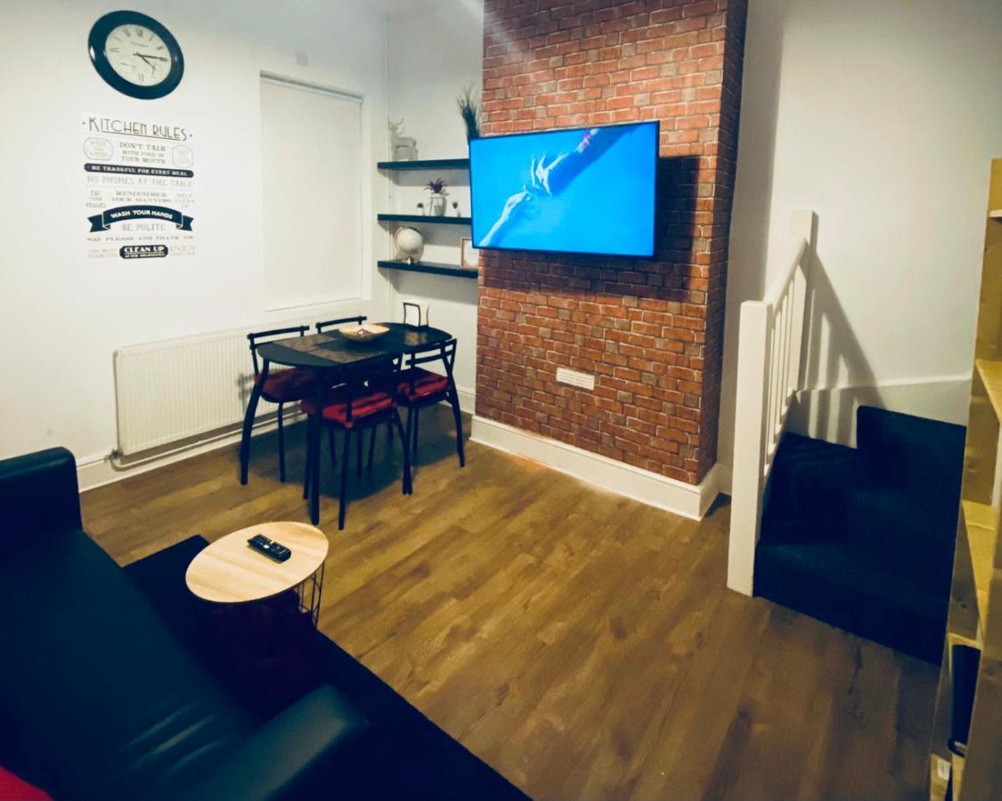 Spacious Four Bedroom Home 3 Bathrooms - Ковънтри Екстериор снимка