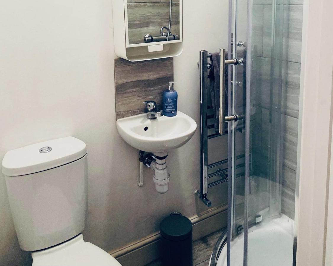 Spacious Four Bedroom Home 3 Bathrooms - Ковънтри Екстериор снимка