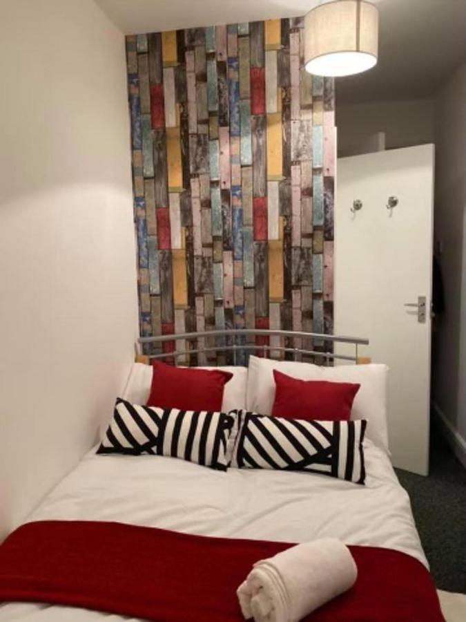 Spacious Four Bedroom Home 3 Bathrooms - Ковънтри Екстериор снимка