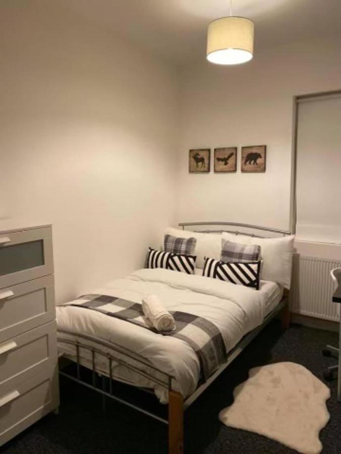 Spacious Four Bedroom Home 3 Bathrooms - Ковънтри Екстериор снимка
