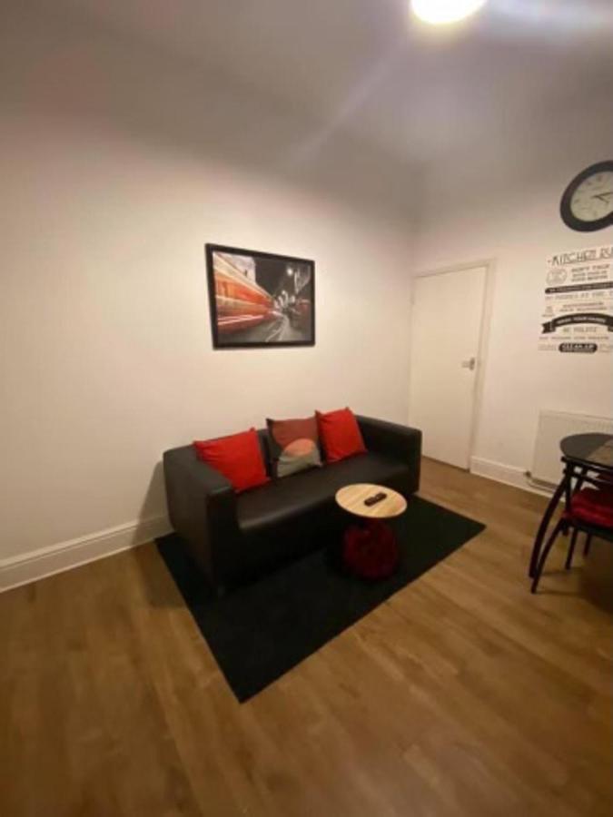 Spacious Four Bedroom Home 3 Bathrooms - Ковънтри Екстериор снимка